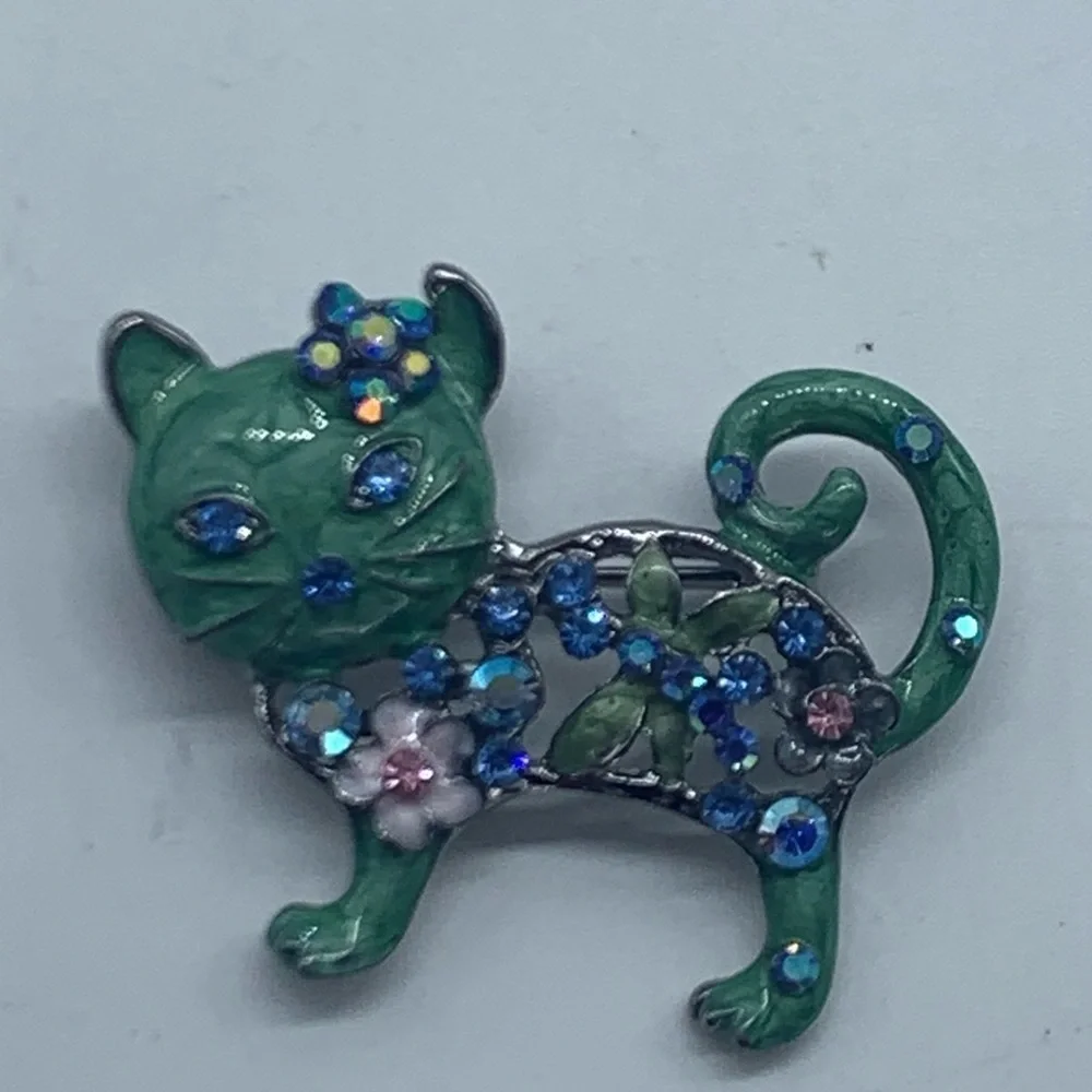 NEW green with blue crystals & flowers cat brooch - Picture 7 of 16